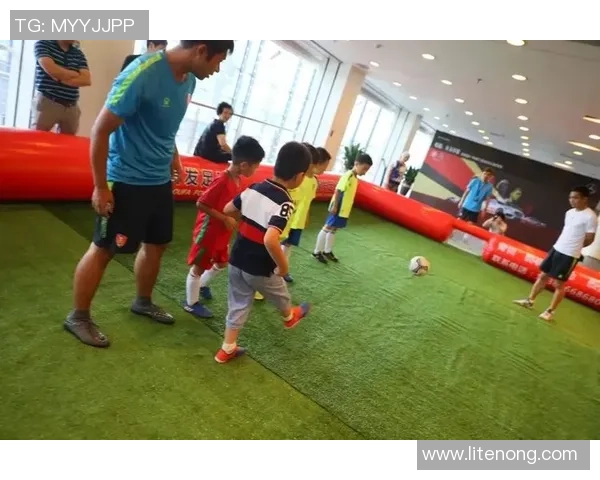 绿茵逐梦青春热血燃烧见证激情与荣耀的足球盛宴